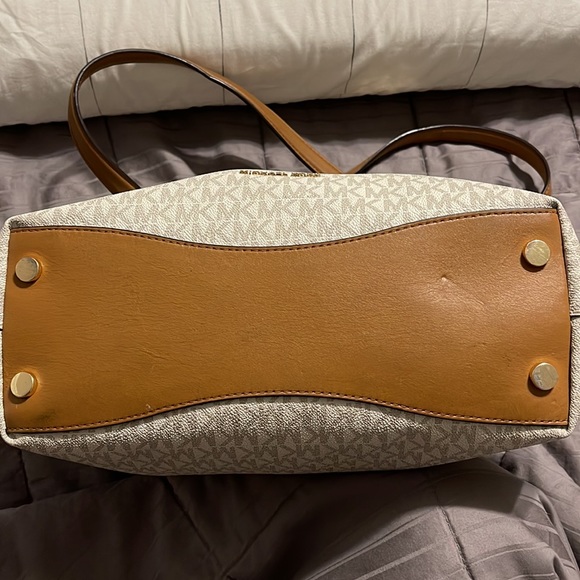 Used Michael Kors Tote - Picture 4 of 8